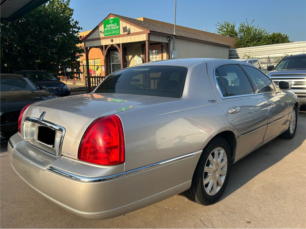 lincoln town car 2009 2LNHM82V19X635821 image lincoln town car 2009 2LNHM82V19X635821 image